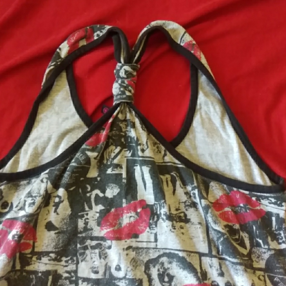 Michelle razor back red lip tank top - Picture 3 of 5